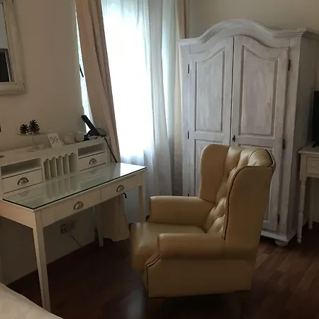 فندق Am Volksgarten 3*
