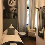 Am Volksgarten 3*