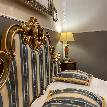 Otel Am Volksgarten 3*